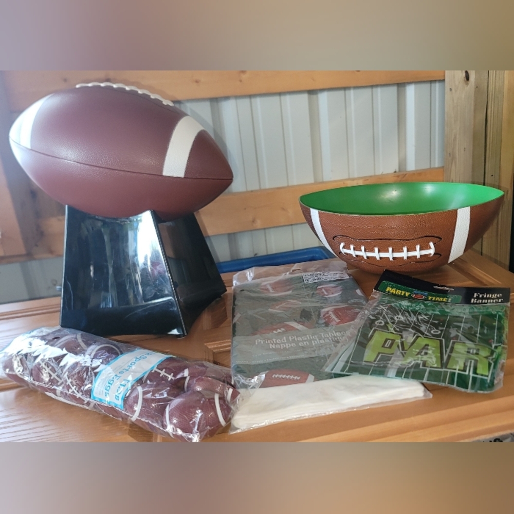 Football-Themed Snack Bowl Set with Brown and Green Design